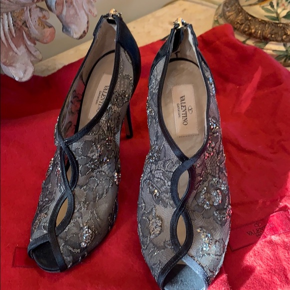 Stunning Valentino lace, crystal, and satin shoes - Picture 2 of 8